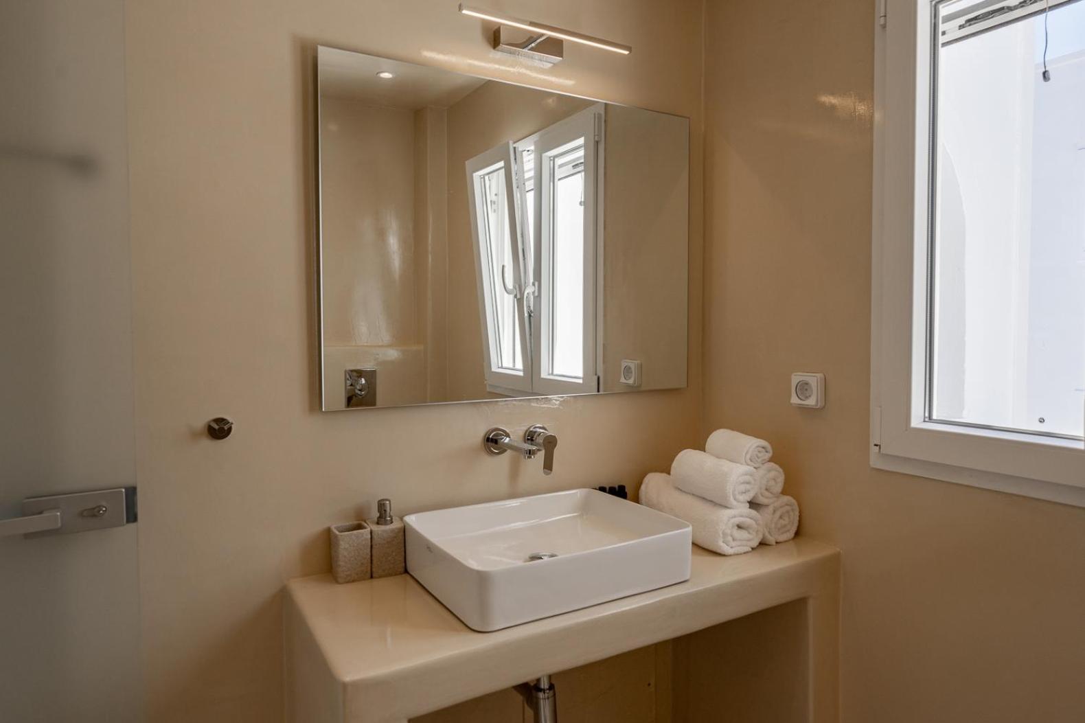 Theophrasti Suites Foinikiá Habitación foto